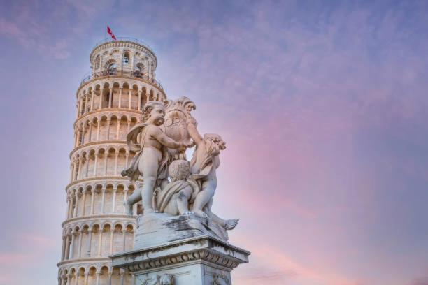 Pisa Center Train Station Exterior foto
